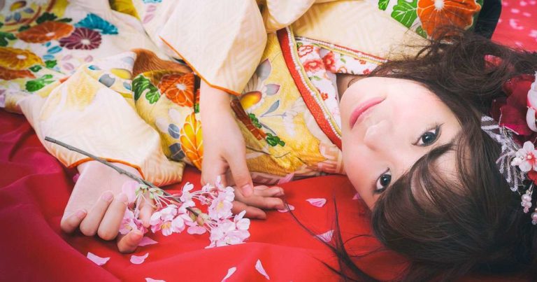 タイ人「日本の伝統を踏みにじるなんて許せない！」キム・カーダシアンの下着ブランド「KIMONO（着物）」に批判殺到！【タイ人の反応】
