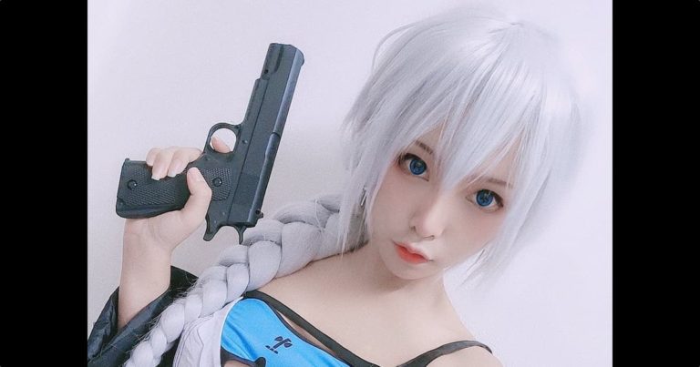 タイの美人レイヤーの銃の持ち方が炎上！「日本の武装JKコスプレを見習え」と話題に！【タイ人の反応】
