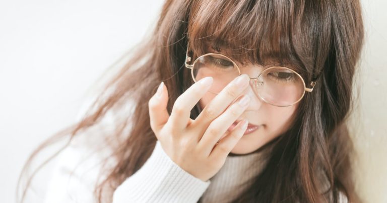 日本の職場の「女性はメガネ着用禁止」がタイでも紹介→「眼鏡っ娘の魅力が分からないのか」とタイ人ショック【タイ人の反応】