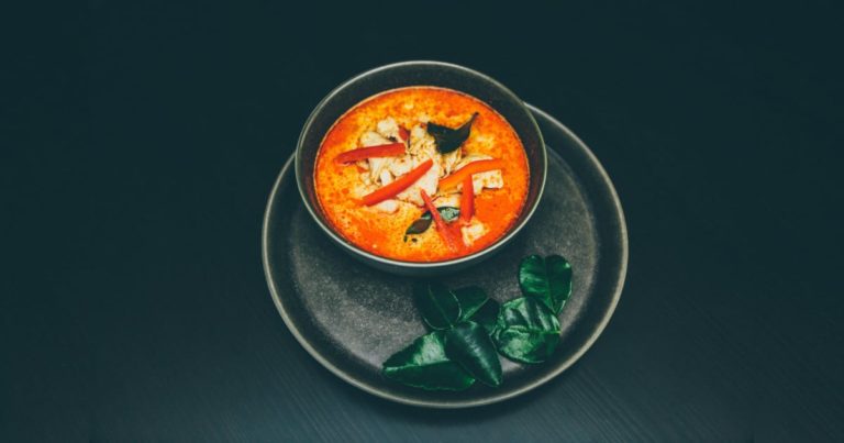 日本で「魔改造されたタイ料理」を見たタイ人が「タイ人だけど食べたことない」とビックリ！【タイ人の反応】