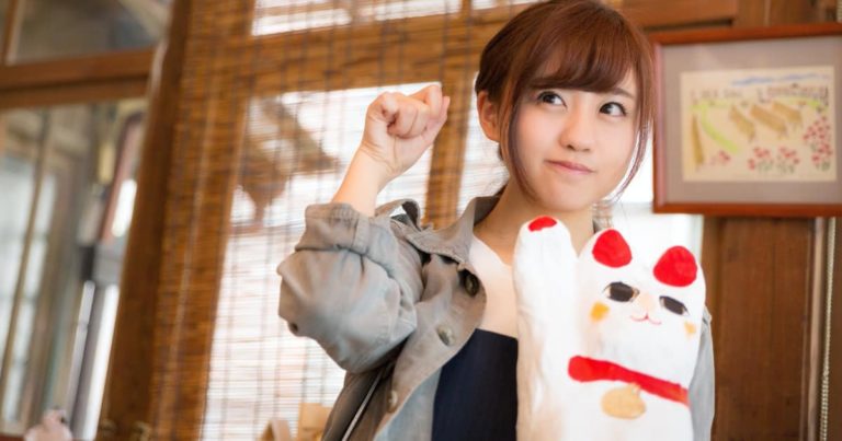可愛い美少女と招き猫