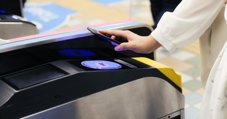 日本の心斎橋駅が導入した「新しい改札システム」が残酷すぎて笑っちゃう！【タイ人の反応】