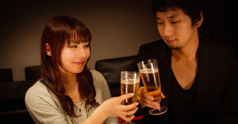 日本のバーの「貼り紙」が天才的な発想でじわじわくる！【タイ人の反応】