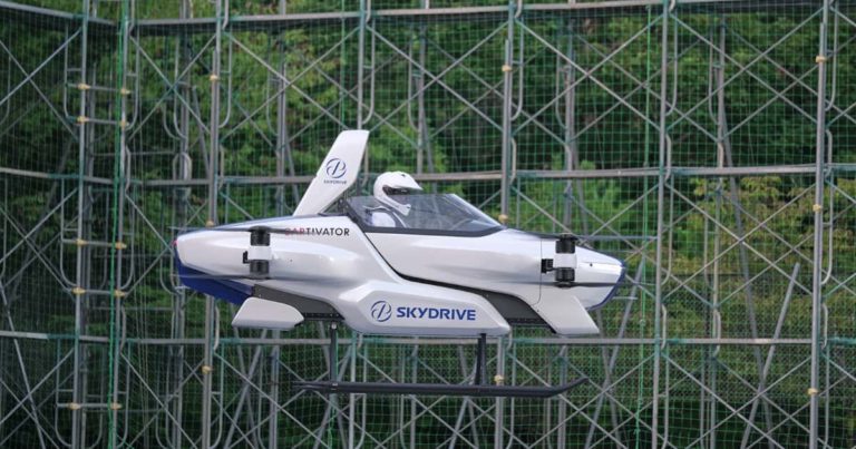 空飛ぶクルマ SkyDrive