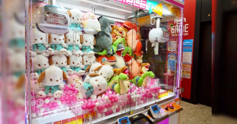 日本の「UFOキャッチャー」が全く取れなくてゲーセンに警察が踏み込んだ結果！【タイ人の反応】