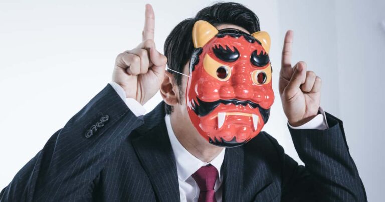 鬼のお面でブチギレ