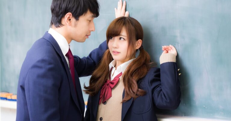 日本の「昭和31年の壁ドン写真」が映画のようで素敵すぎる！看護婦さんの仕草が可愛い！【タイ人の反応】
