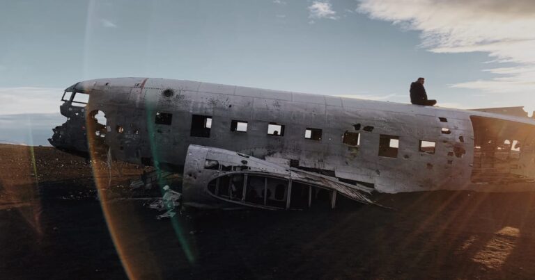 アイスランドに墜落したダグラスDC-3
