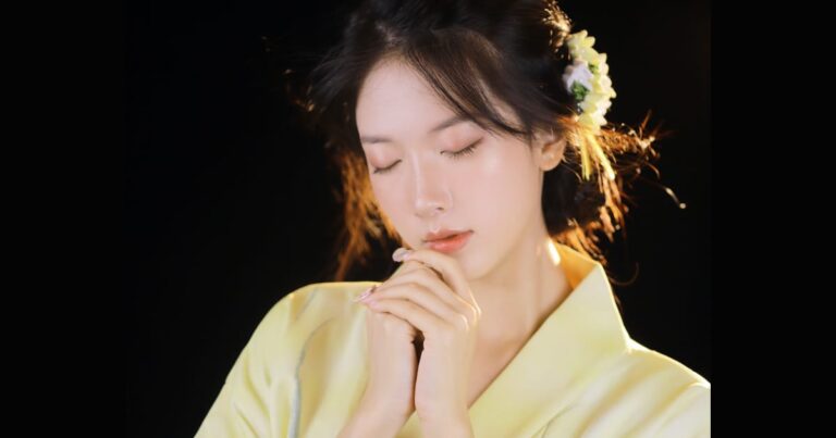 着物美少女の祈り