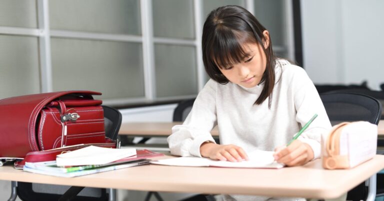 日本の小学生の作ったお話がショートショートとしての完成度が高すぎる！【タイ人の反応】