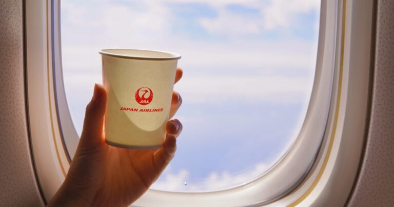 JALの機内の紙コップ