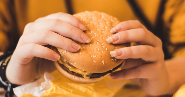 日本に来たばかりのアメリカ人が「日本のマクドナルドのアレは何なの？」とビックリ！【タイ人の反応】