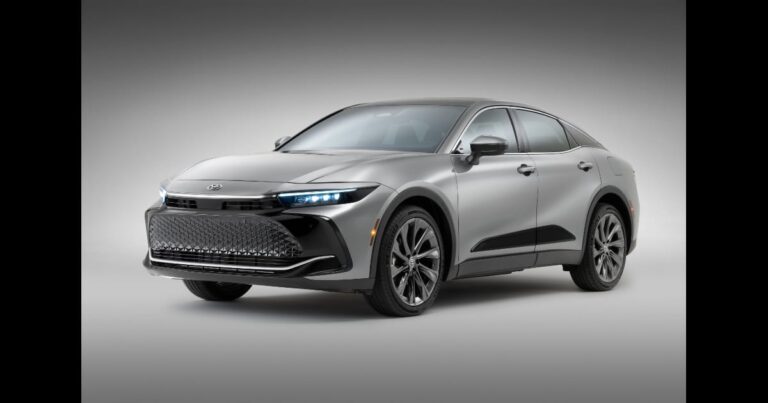トヨタ・新型「クラウン」
