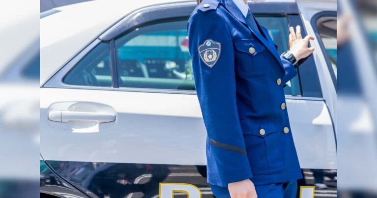 女性警察官（婦警）