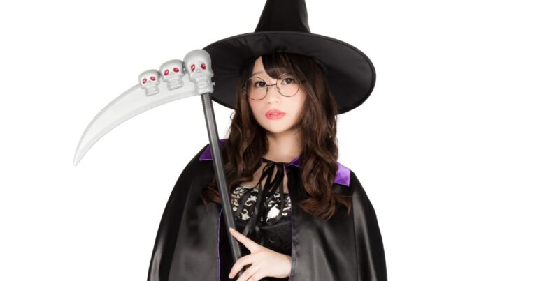 ハロウィンの美少女魔法使い