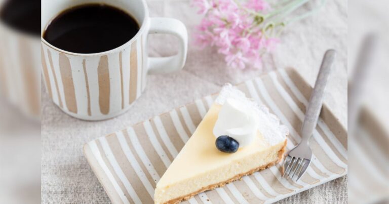 日本の喫茶店でコーヒーとチーズケーキにコレっていう謎すぎる組み合わせが発生ｗｗｗ【タイ人の反応】