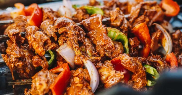 日本のNHK「タイでは朝から焼肉を食べるそうです」→現地で取材した結果！【タイ人の反応】