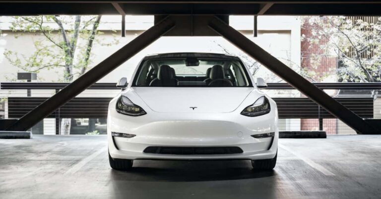 TESLA Model 3（テスラモデル3）