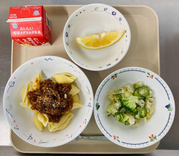 日本の公立小学校の給食3