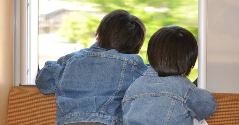 日本人家族のタイの電車内での行動が「素晴らしいマナーだ」とタイで話題に！【タイ人の反応】