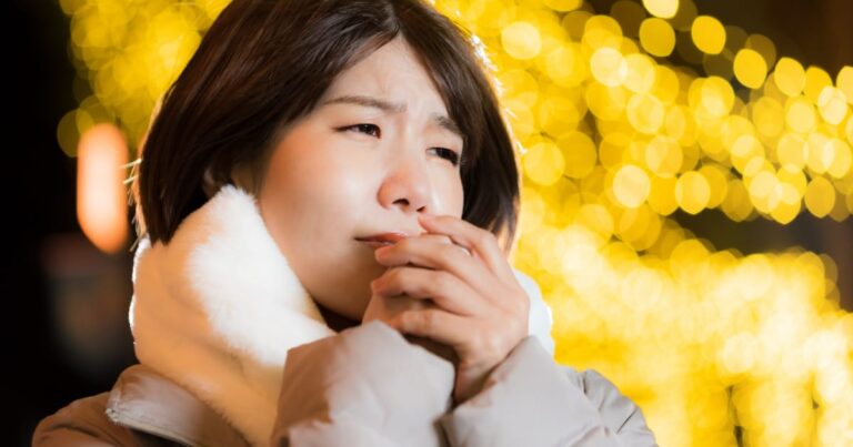 寒い冬の女性