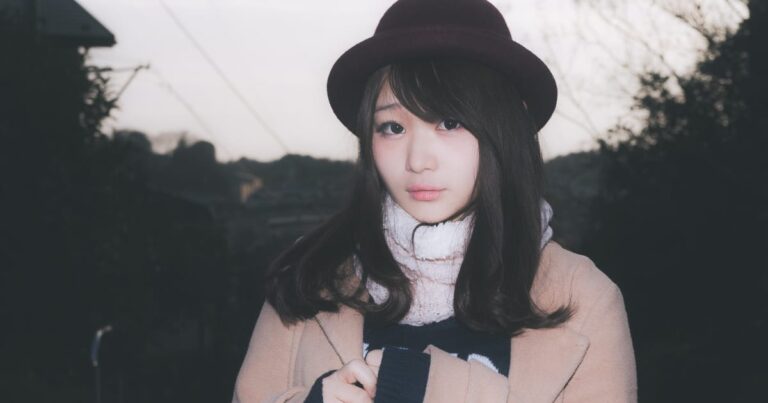 寒そうな美少女