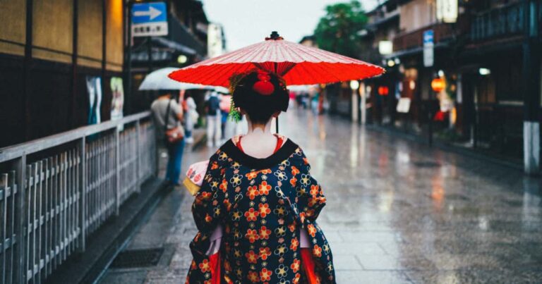 日本の京都であまりにも失礼すぎる外国人観光客が現れてしまう【タイ人の反応】