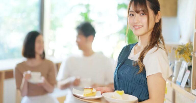 カフェの美人店員