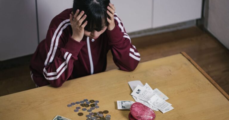 お金がない貧困美女