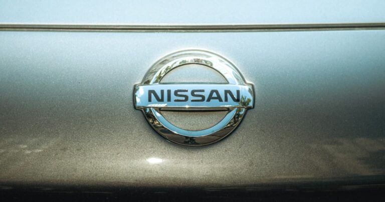 日産エンブレム